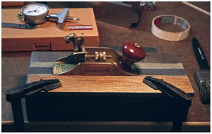 The setup, ready to put a groove into a Lie-Nielsen® scraper plane